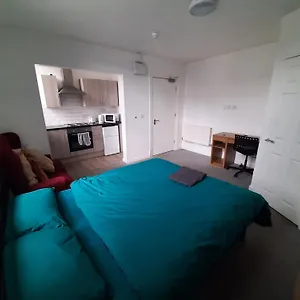  Apartment Exclusive Self-contained Flat In